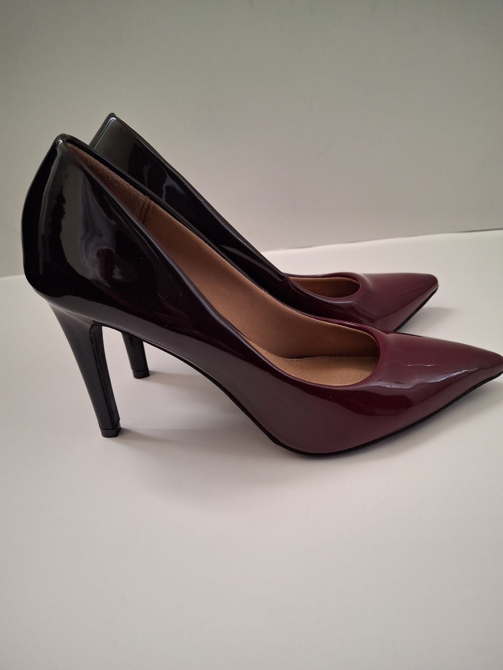 Christian Siriano Two-Tone Pointed Patent Pumps in Burgundy and Black